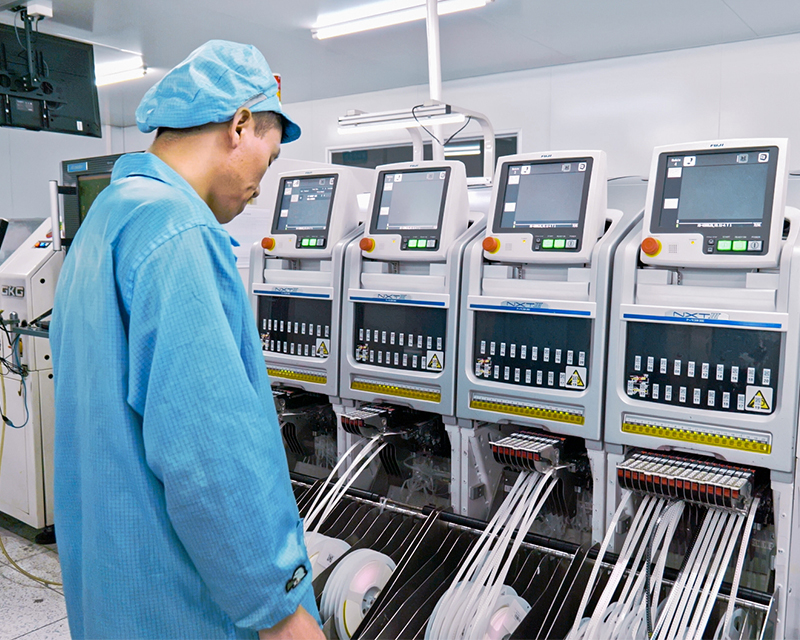 SMT貼片加工的優勢與行業應用